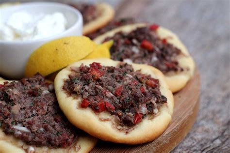 Receita de esfiha aberta de carne Fácil Mel e Pimenta