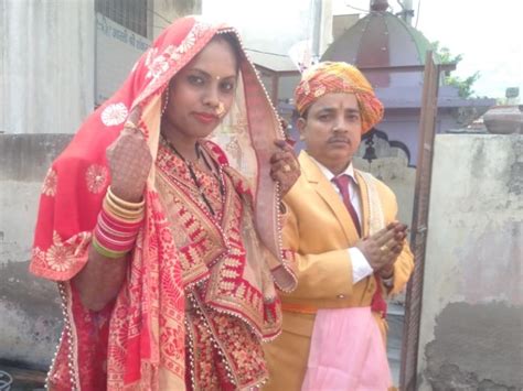 Pretending To Be A Bride She Swindled Rs 15 Lakh दुल्हन 10 लाख के