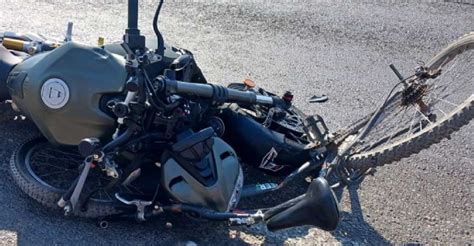 Ciclista Intenta Cruzar Carretera Se Impacta Con Moto Y Muere En