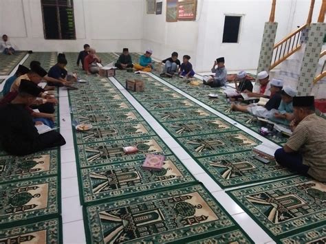 Tadarus Al Quran Di Masjid Nurul Iman