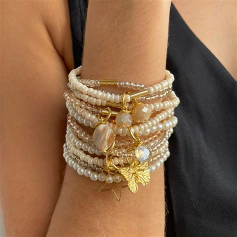 Maxi Pulseira Nude Pingentes Estilo e Sofisticação A loja mais completa em acessórios