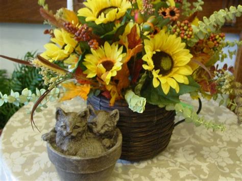 Sunflowers and kittens | Flower arrangements, Flowers, Cat safe