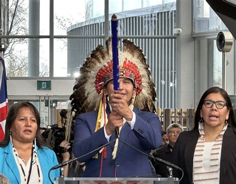 Wab Kinew Sworn In As St First Nations Premier Of Manitoba Ict News