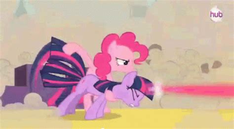 Pinkie Pie Twilight Sparkle GIF - PinkiePie TwilightSparkle Attacking - Discover & Share GIFs