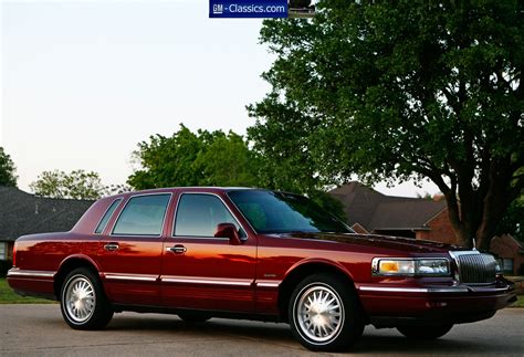 1997 Lincoln Town Car Specs