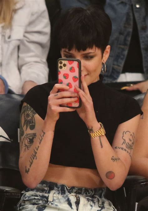 Halsey At Cleveland Cavaliers Vs La Lakers Game In Los Angeles