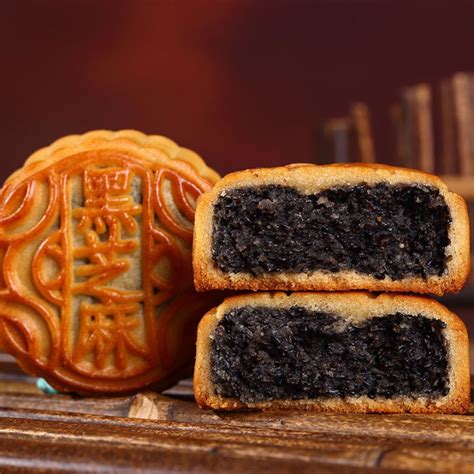 Cantonese Style Moon Cakes Traditional Five Kernels Mid Autumn Moon Cakes Bean Paste Stuffed