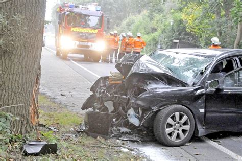 42 Jährige fährt frontal gegen Baum und stirbt Ostfriesische Nachrichten