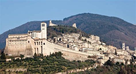 Panoramic_view_of_Assisi | Welcome Italy