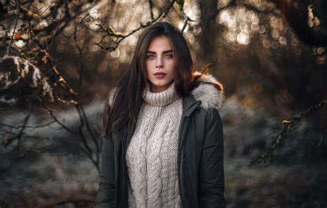 Wallpaper Look Girl Branches Face Glare Sweetheart Model