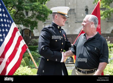 Us Marine Corps Lt Ryan Ashley Dank Seinem Vater Nach Us Marine