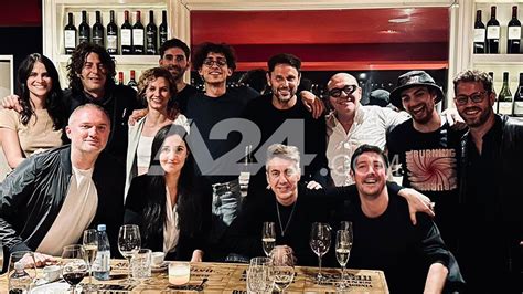 Netflix Estrenó La Serie De Fito Páez La Exclusiva Cena De Mariano Chihade Con El Equipo De