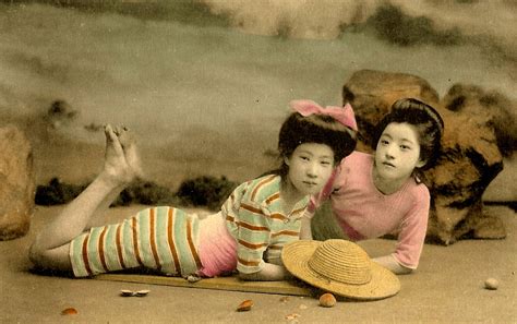 37 Rare Color Photos Of Young Japanese Girls Posing In Bathing Suits From The Early 20th Century