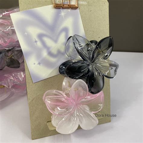 Hot Trend Kẹp hoa sứ trong suốt anh đào Shopee Việt Nam