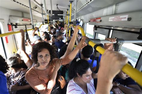 Comissão da Câmara aprova proibição de passageiros em pé dentro de