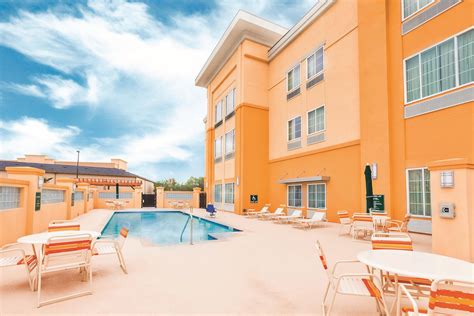 La Quinta Inn & Suites by Wyndham Cotulla | Cotulla, TX Hotels