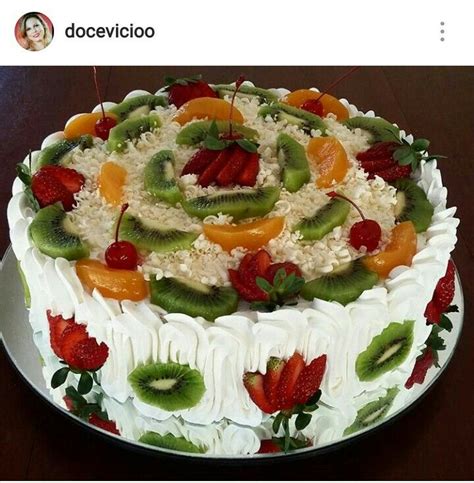 Bolo De Frutas Decorado Creme E Frutas Frescas