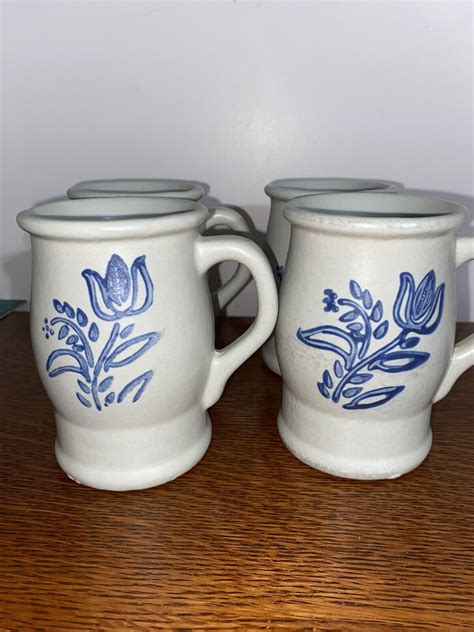 Vintage Set Of 4 Pfaltzgraff Yorktowne Stoneware Barrel Mugs W Tulip