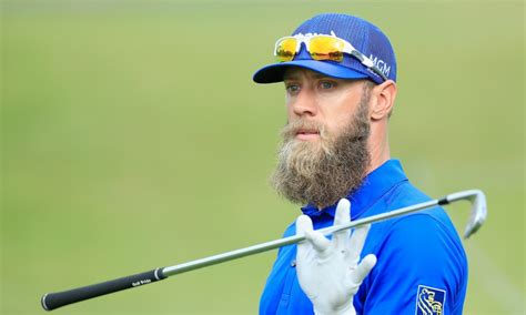 Pro Golfer Shaves Off His Giant Beard And Now He Looks Like A Totally