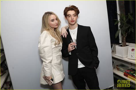 Sabrina Carpenter Boyfriend : Sabrina Carpenter Wiki Boyfriend Dating Parents Net Worth Siblings ...