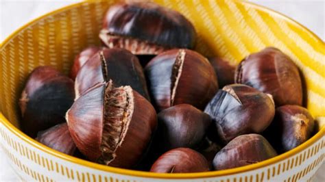 Il Trucco Infallibile Per Sbucciare Le Castagne In Pochissimi Minuti