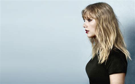 Taylor Swift Lover Laptop Wallpaper