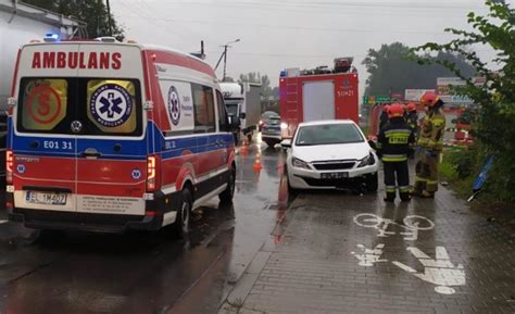 Wypadek Na Ul Krakowskiej W Radomsku Kierowca Ci Ar Wki Najecha Na