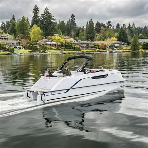 Pure Watercraft Unveils All Electric Pontoon Boat Powered By Gm Battery