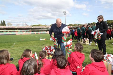 Ternana Festa Di Pasqua Al Liberati Consegnate Le Uova Alle Fere Del