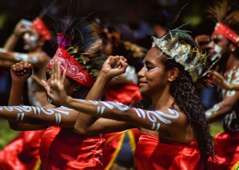 Mengenal Pakaian Tradisional Papua Sali Yokal Dan Koteka Tanah Airku