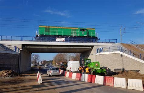 Ciężka lokomotywa sprawdziła nowe wiadukty na CMK Rynek Kolejowy