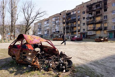 Nie da się zapomnieć o wojnie ale życie w mieście toczy się dalej