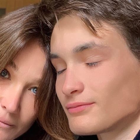 Photo Carla Bruni Et Son Fils Aur Lien Enthoven Sur Instagram Le