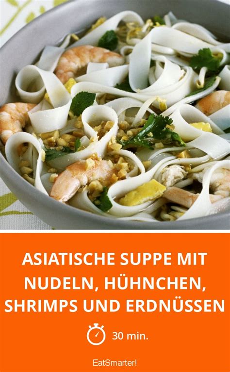 Asiatische Suppe mit Nudeln Hühnchen Shrimps und Erdnüssen Rezept