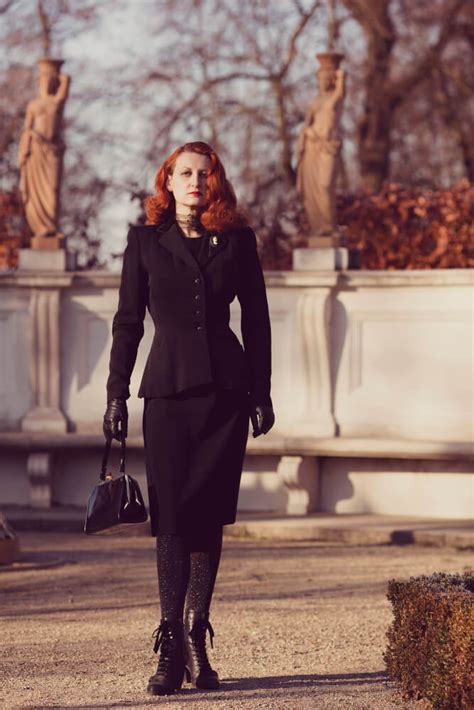 How To Dress Like A 1940s Femme Fatale Its Beyond My Control