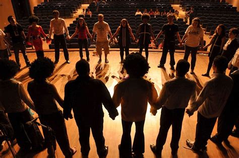 El teatro disciplina artística que sirve como terapia