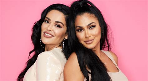 Heres What We Know About Huda Kattan And Her Dubai Bling Sister Star