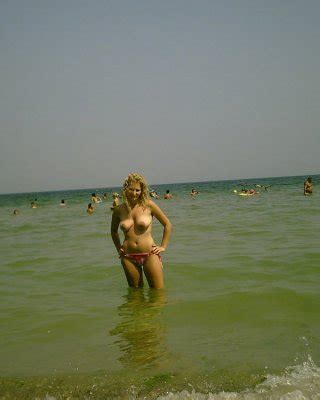 Nackte Amateur Bilder Vollbusige Freundin Oben Ohne Am Strand Porno