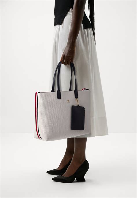 Tommy Hilfiger Iconic Tote Set Tote Bag Ecru Off White Uk