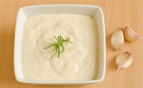 How to Make Aioli Sauce with Eggs and Olive Oil - Easy Recipe