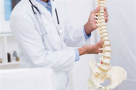 Médico De Coluna Qual é O Especialista Ideal Itc Vertebral