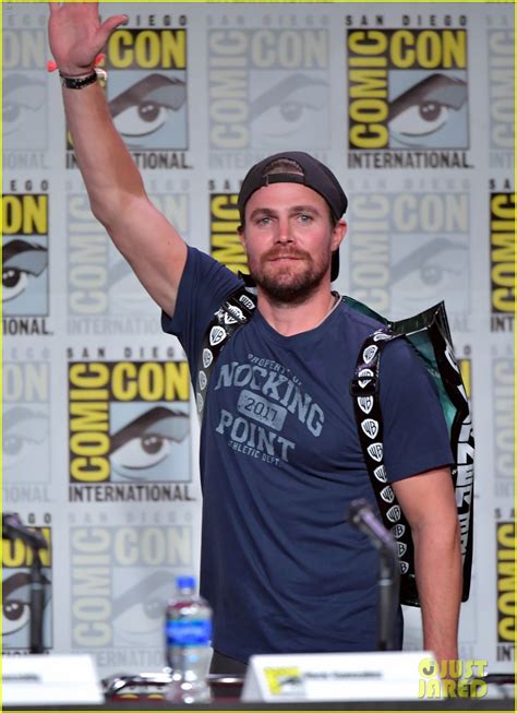 Stephen Amell And Arrow Cast Tease Final Season At Comic Con Photo