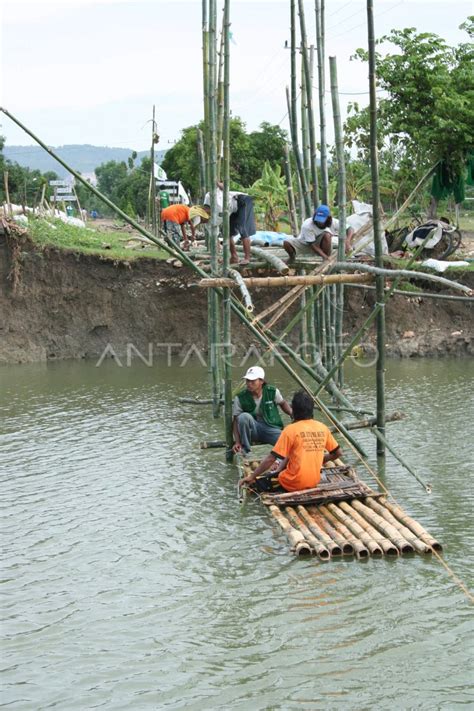 Jembatan Bambu Antara Foto