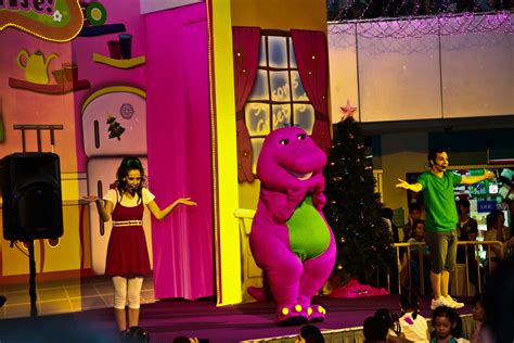 Pretty Brainy Crazy Rheiny: A Christmas surprise from Barney and Friends