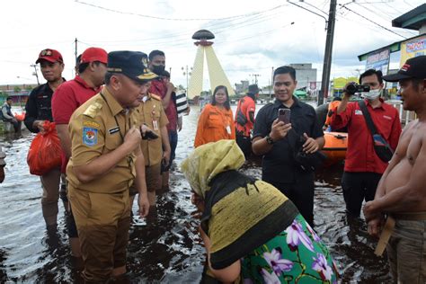 Gubernur Tinjau Posko Pengungsian Dan Banjir Di Kotawaringin Barat