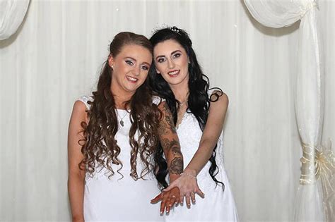 Primo Matrimonio Gay Nell Irlanda Del Nord Robyn E Sharni Entrano Nella Storia