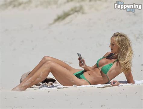 Annie Knight Shows Off Her Nude Tits Sexy Bikini Body Photos
