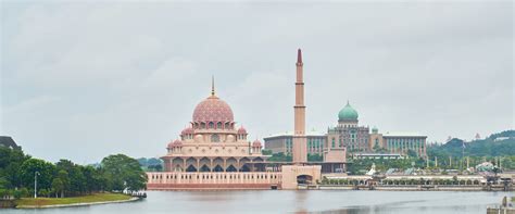 Putra Mosque Easy Hotel At Kl Sentral