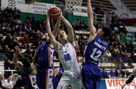 Basket Impresa Di Montecatini Che Resta In B Vinti I Playout Con Siena