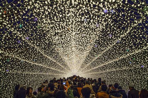 Amazing World & Fun: Tunnel of Lights in Japan (Amazing Places)